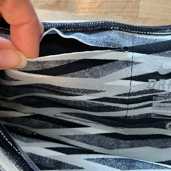 Nike Printed Dri-Fit Run Fast Capri with Hidden Pocket, M - Picture 7 of 10